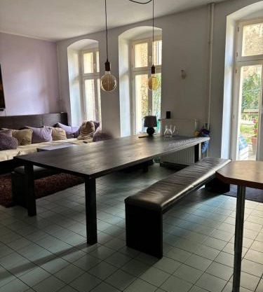Nikolas Cosy flat on Choriner street