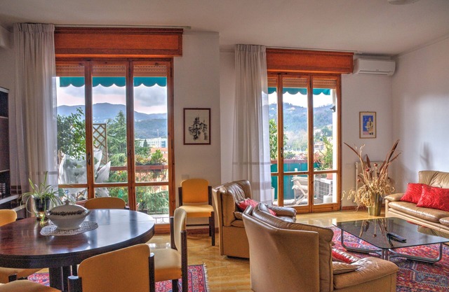 Nilde's House. 100 sqm elegant, Wifi and air conditioning, close to trains and buses.
