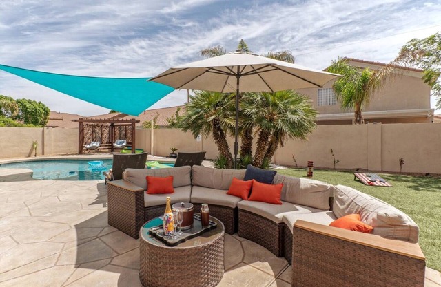 Nitos paradise 5 Bd 4.5Bath Heated pool, Gym,Golf,Kids Friendly!Kierland!Central