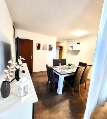 nJoy! Comfort & Spacious - Balkon - gratis WLAN - perfekt für Work & Travel