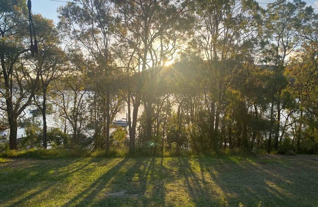 No.1 Spot in Bar Point. 50 Min from Syd. Jetty, Pet friendly, Renovated Inside.