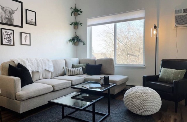 No. 302 Monthly Downtown Artists Loft
