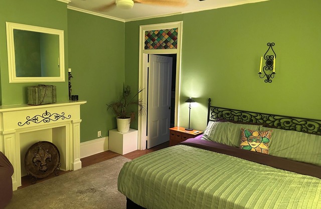 NO PET FEES Vivacious 2-BR pet friendly house near French Quarter and Superdome!