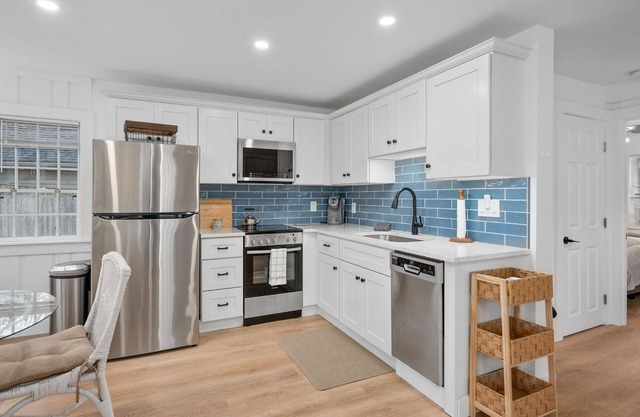 No Plans: Cozy Dog-Friendly Cape Cottage