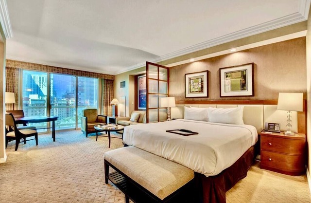 No Resort Fee ! Balcony Strip View Suite - Pool