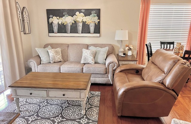 NO STAIRS Next to SDC & Table Rock Lake King Master 2beds 2baths 20ft Patio