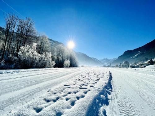 Noisy but cosy stay near stunning sights