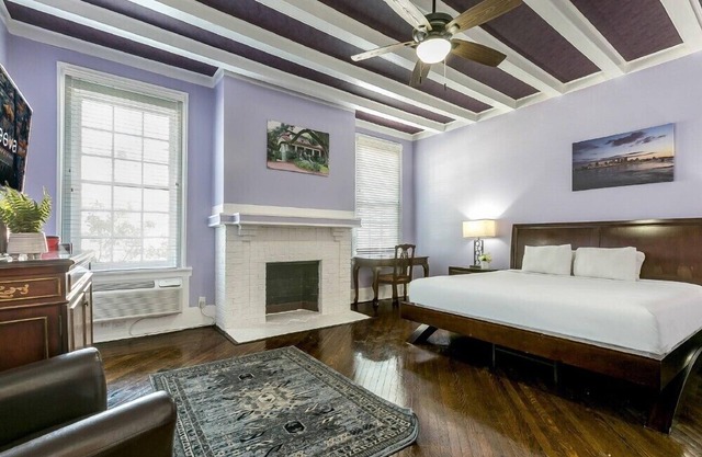 NOLA Retreat | Steps to Streetcar & Fun