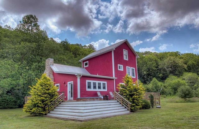 Noontootla Cottage by Escape to Blue Ridge