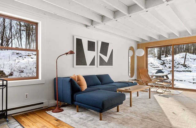 Nordic Cabin: cozy winter haven