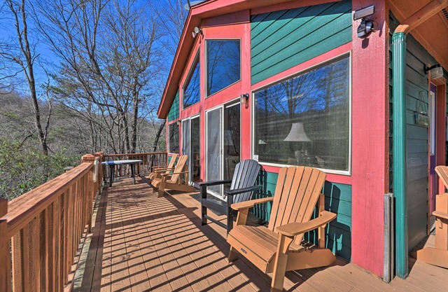 North Carolina Escape w/Deck, Grill & Fire Pit!