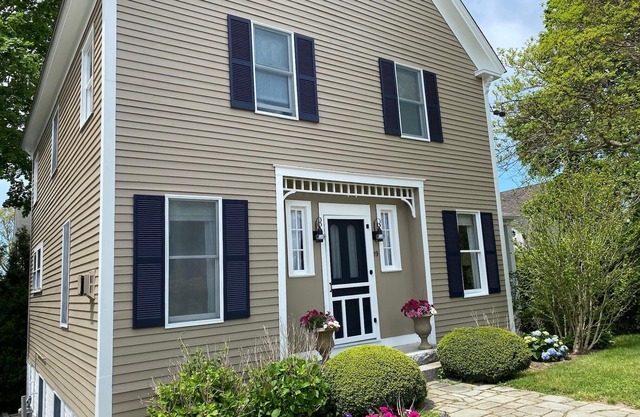 North Falmouth Part Ocean View, Beach-3 Min Walk WiFi Grill Linen Pickleball