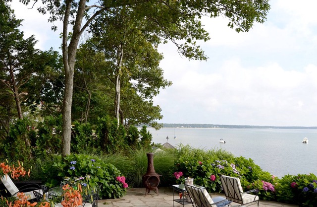 North Fork Bayfront Home w Private Beach & Nearby the Finest Wineries & Eateries