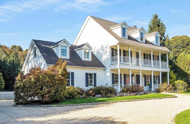 North Fork Oasis: Heated Pool, Hot tub