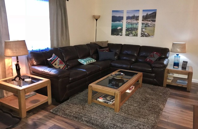 North Lake Tahoe 3 Bedroom, Tennis, Walk or Bike to the Lake, Grass Areas.