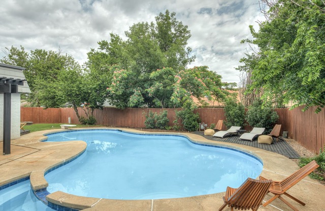 North OKC - Large, Modern Home with Pool and Game Room