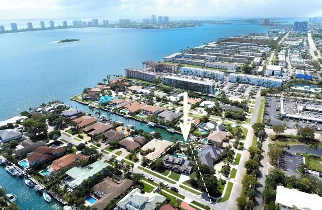 North Palm Beach Coastal Waterfront Family Estate