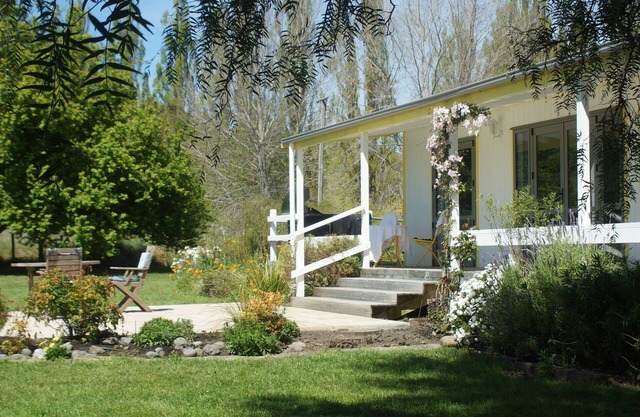 Northala Cottage; your private self-contained home - FREE Wi-Fi