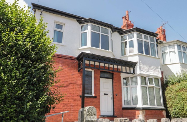 NORTHCOTE, family friendly, country holiday cottage in Rhos-On-Sea