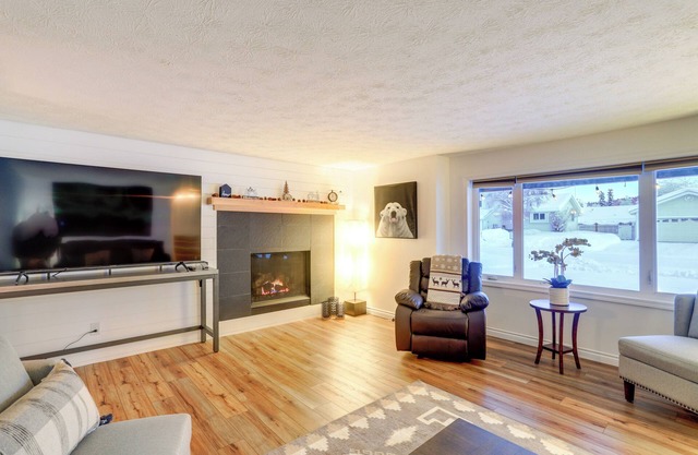 'Northern Bliss' Modern Mtn-View Home in Fairbanks