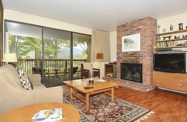 Notchbrook 2AB Condo - 3 miles to Ski Mountain!