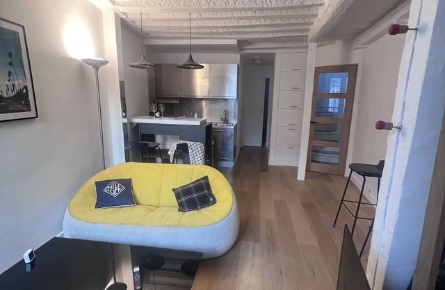 Notre Dame, 53sqm rooftop duplex, A/C, 6 direct metro lines to Olympic Games