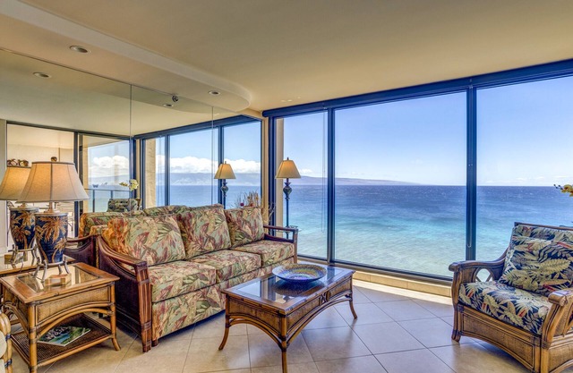 November Special! 11TH FLOOR Luxury Condo on Ka'anapali Beach!