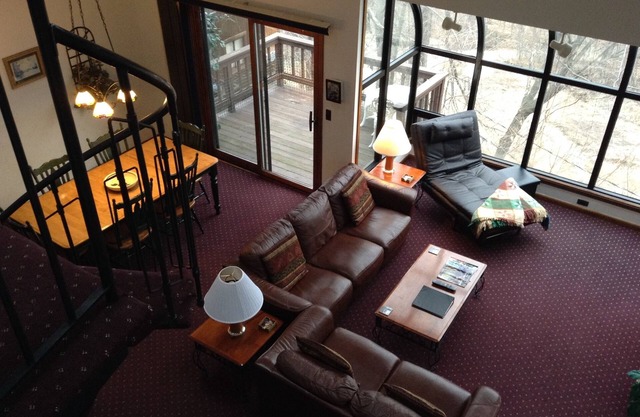 Number 1 Updated Ski on Ski Off, 4 Season Resort, Scenic Location