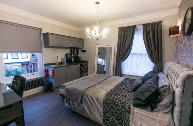 Number 10 The Abbey - The Poppy Line Apartment