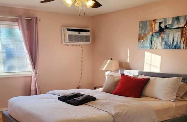 NYC 3-Bedroom apartment minutes from JFK w/wifi