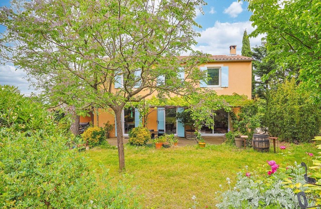O Grand Air, holiday home for 6 people with private pool near Avignon