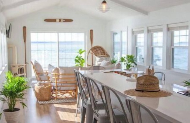 O’vr Water Cottage