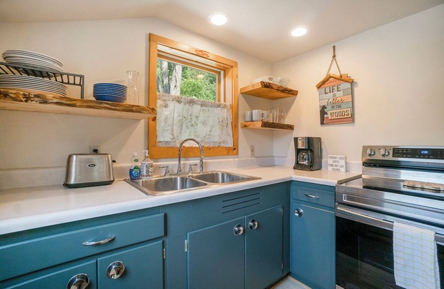 Oak Cottage - 1 of 2 Cottages on Property - Near Boyne Mountain Trail!