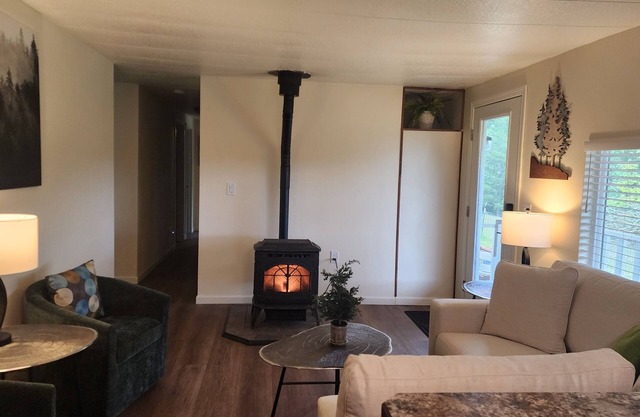 Oak Creek Acres 3-bedroom house on 12 acres just outside of Dallas Oregon