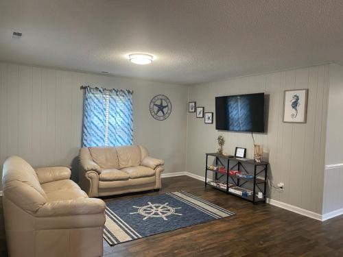 Oak Island 4BR Retreat