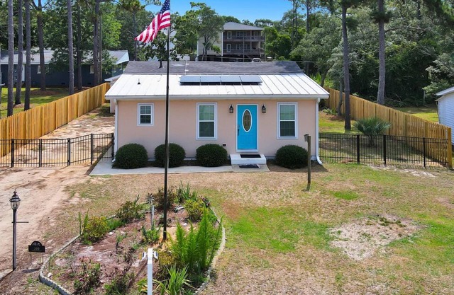 "Oak & Olive" 2 Bedroom 2 Bath PET FRIENDLY Home!