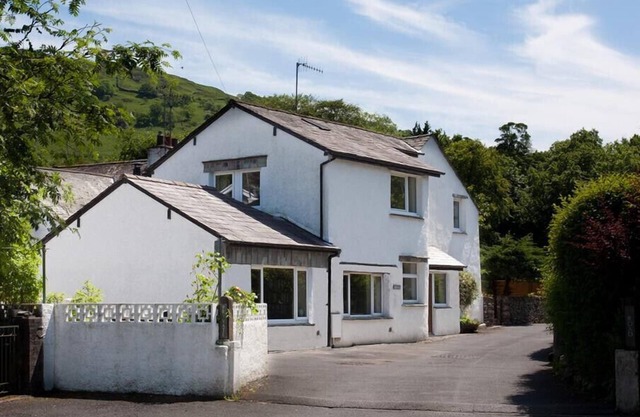 OAKLEA, with open fire in Ambleside