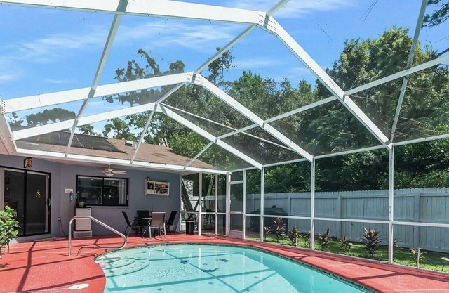Oasis 10 mins from beach and Spring