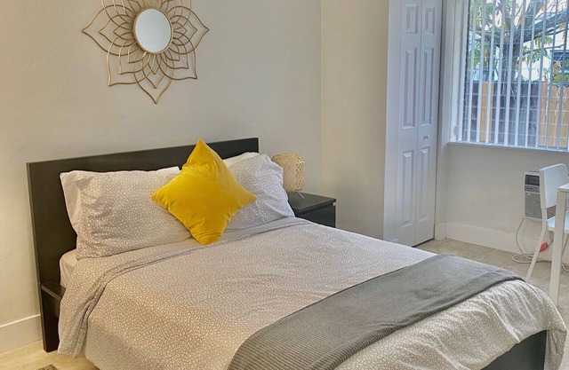 Oasis at Hollywood - Sleeps 4 - Unit 5
