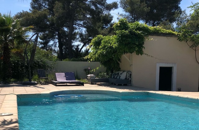 Oasis au milieu de la nature avec grande piscine