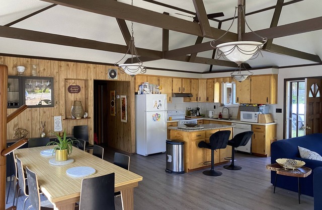 Oasis on the Lake 5 Bedroom cottage