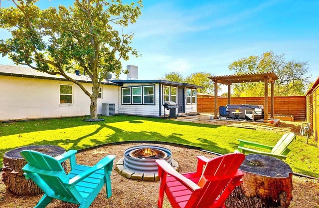 Oasis w/Hot Tub, Big yard, Fire Pit, Pool table,Ping Pong and more