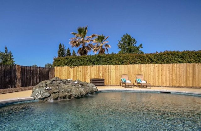 *Oasis with breathtaking pool*4 bedrooms /Sleeps 10