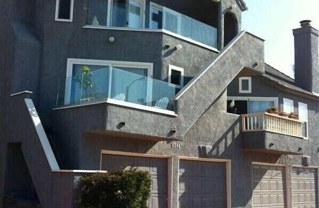 Ocean and Beach View Townhouse at Mandalay Beach in Oxnard, California