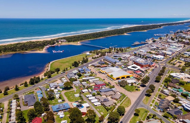 Ocean Bridge - 300m from the foreshore and the footbridge to 90 Mile Beach