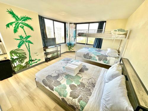 Ocean Canal Mountain View Steps from Waikiki Beach 6person