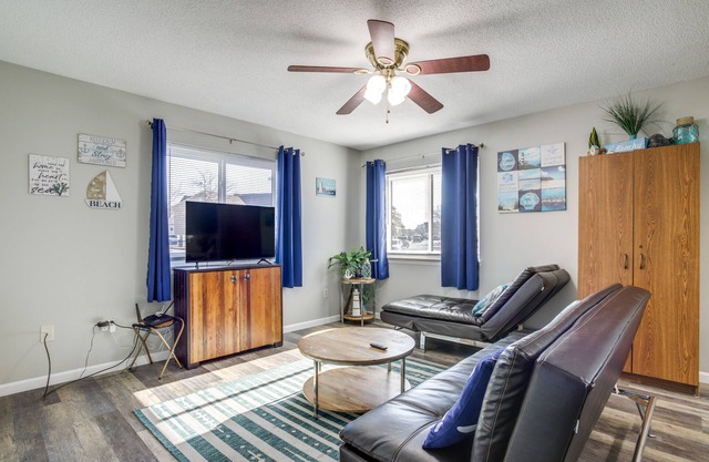 Ocean City Condo w/Pool Access - Walk to Beach!