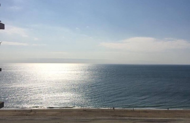 Ocean City MD Condo- Ocean Front, 2 Bedrooms Plus Den, 2 Full Baths & Sleeps 6