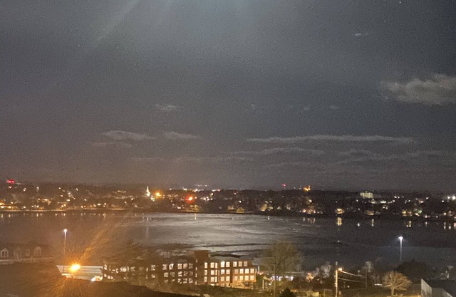 Ocean/city view penthouse Luxury 3 level with bright floorplan and killer view