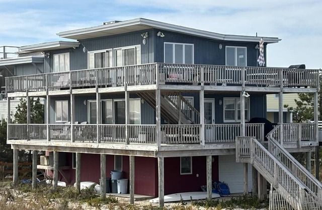 Ocean front 3 bedroom 1 bath 2nd floor with great ocean views